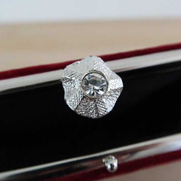 Sexy Red Velvet Clutch Wallet with Silver Tone Hardware and Cute Chain Brandless - Picture 7 of 10